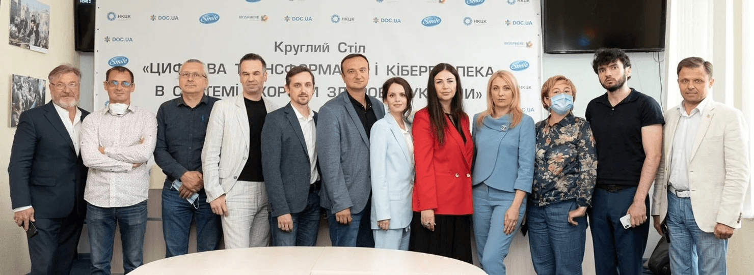 Учасники зібрались у залі для круглого столу. Київ, 15 липня 2020 року.
